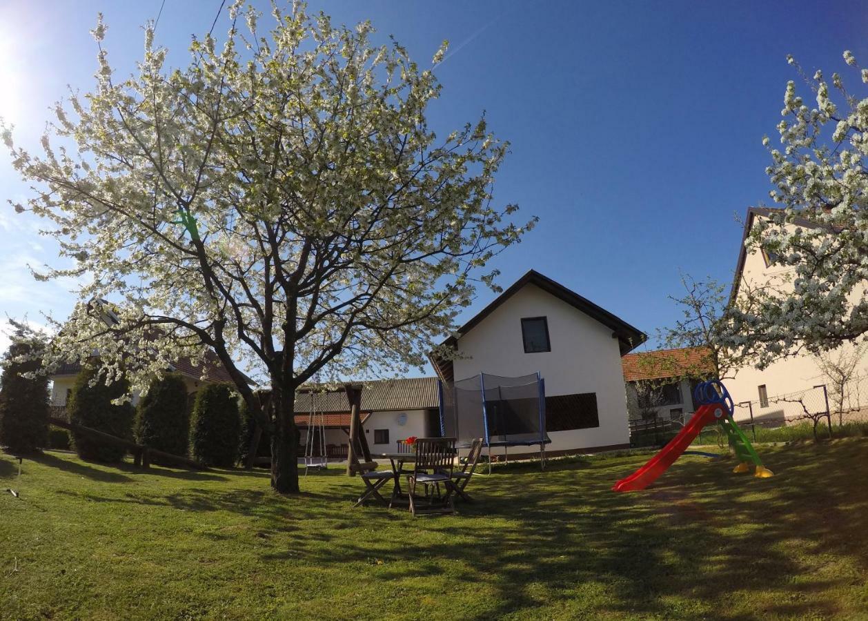 Guest House Gacka Rogic Otočac Exterior foto